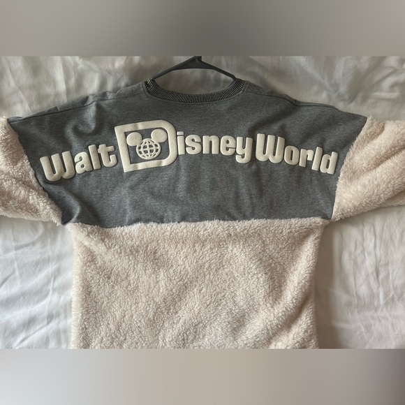 XSmall Walt Disney World Resort Spirit Jersey. Gray and white (fleece) - Picture 2 of 9